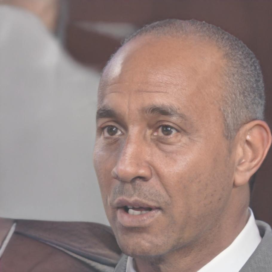 Portrait de Karim Benali, expert en analyse financière