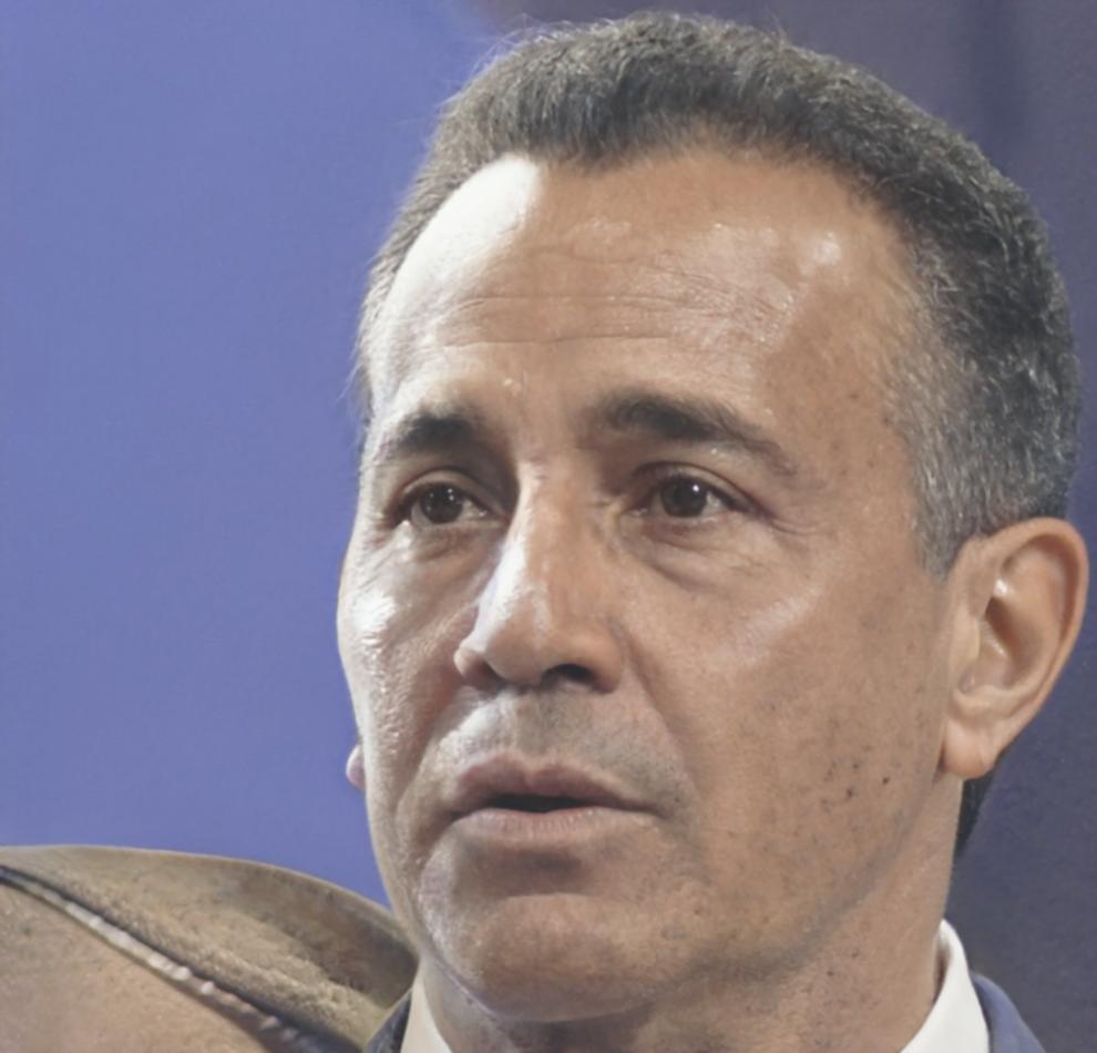 Portrait de Théo Dubois, consultant en stratégie d'investissement
